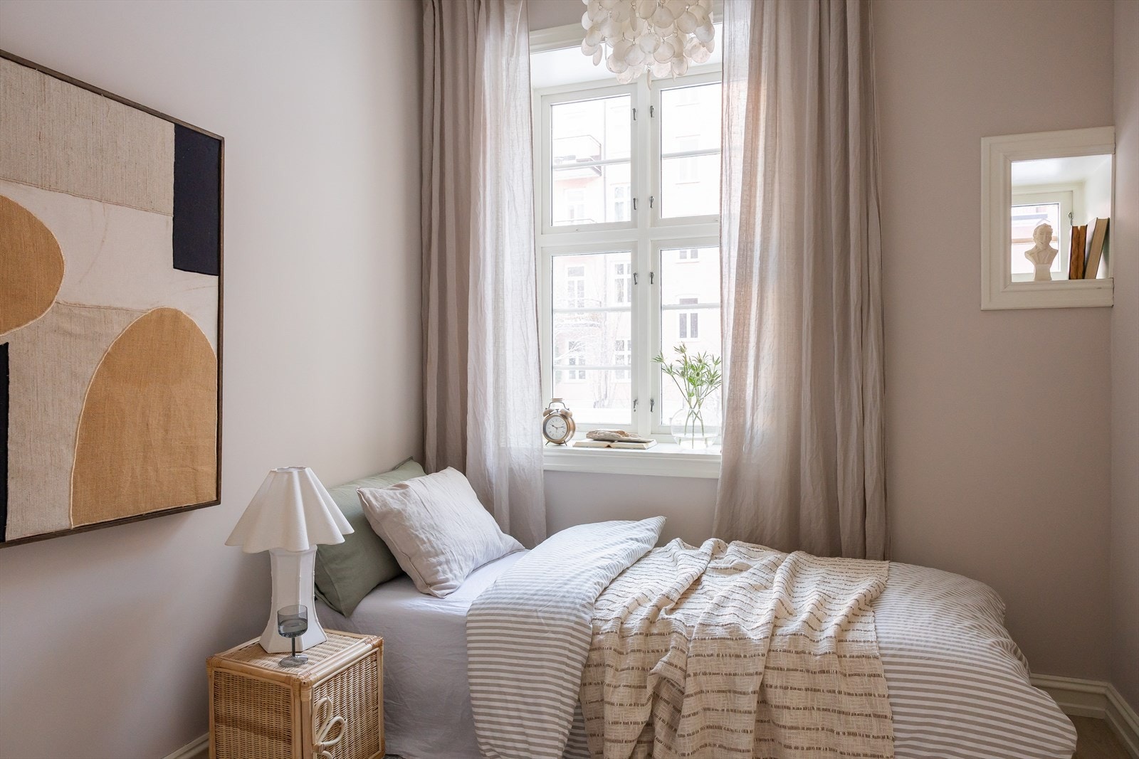 Soverom III har god plass til dobbeltseng og tilhørende soveromsmøblement. Galleribilde