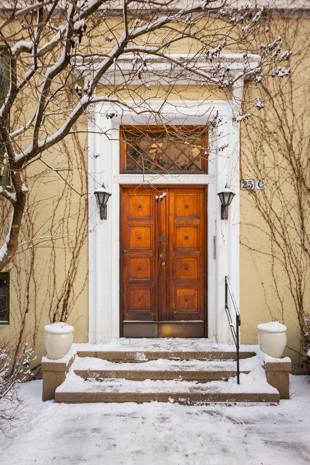 Hyggelig felles inngangsparti og velholdte fellesarealer. Galleribilde