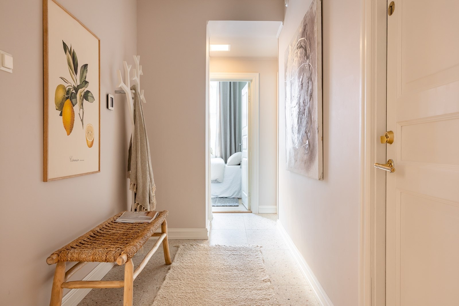 Her har du god plass til oppheng av yttertøy. Galleribilde