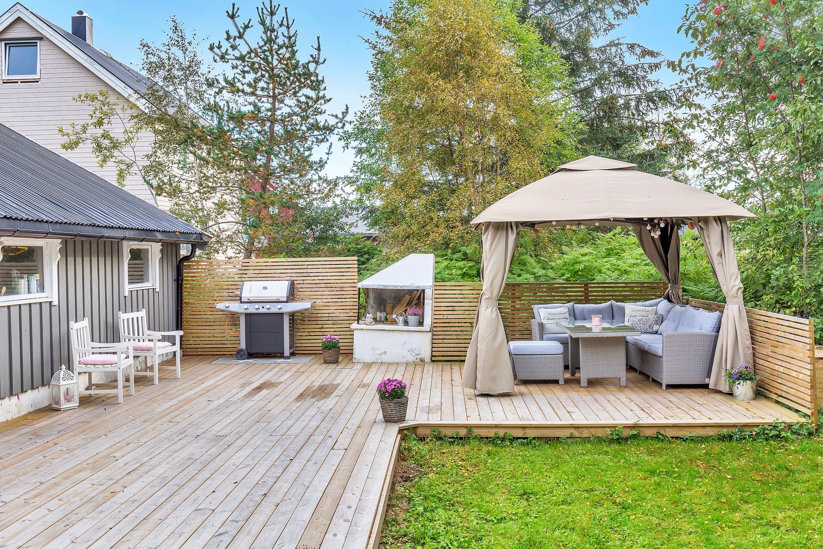 Skjermede og trivelige uteområder som innbyr til hygge og avslapning. Galleribilde