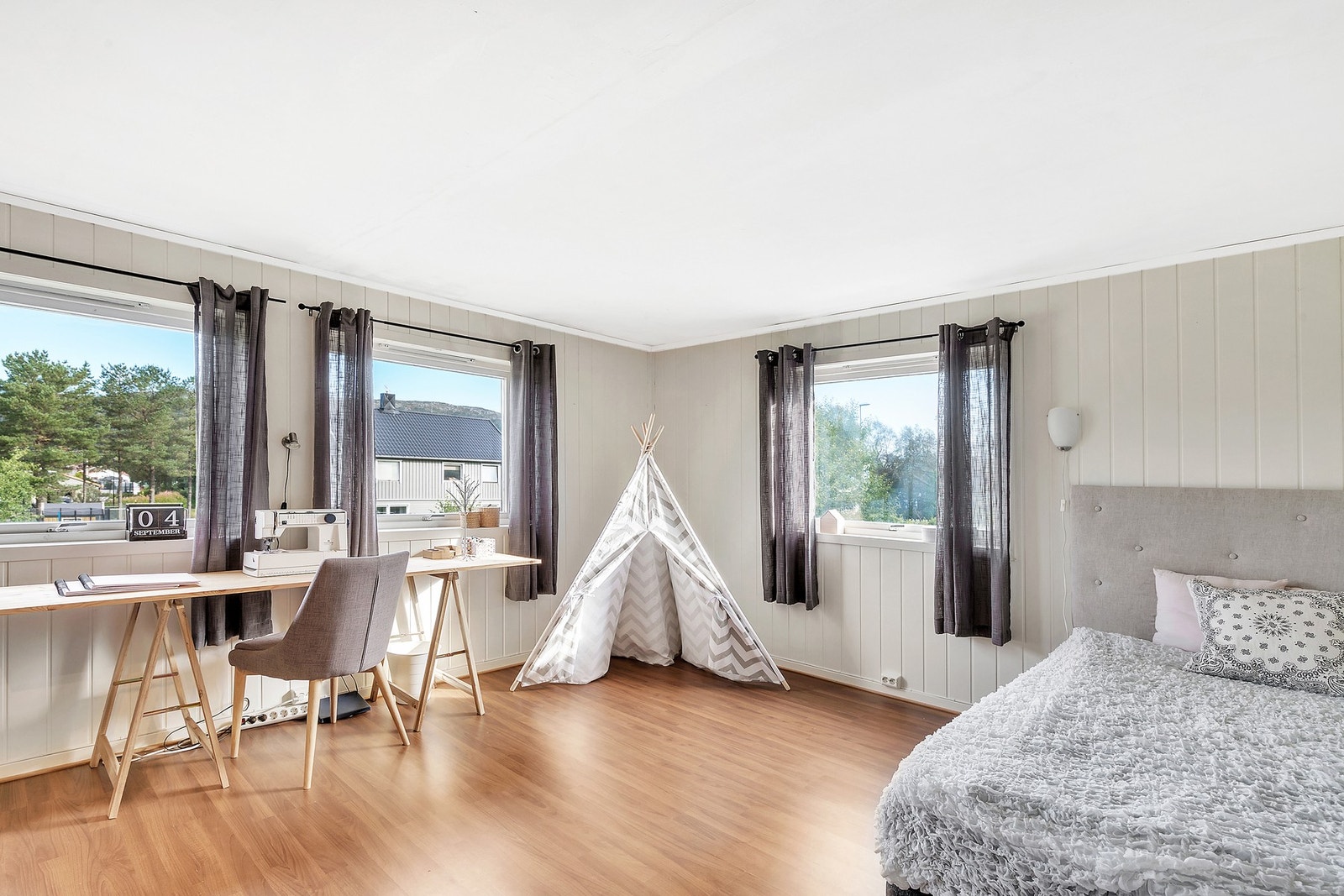 Boligens 3 soverom ligger i 2.etasje. Galleribilde