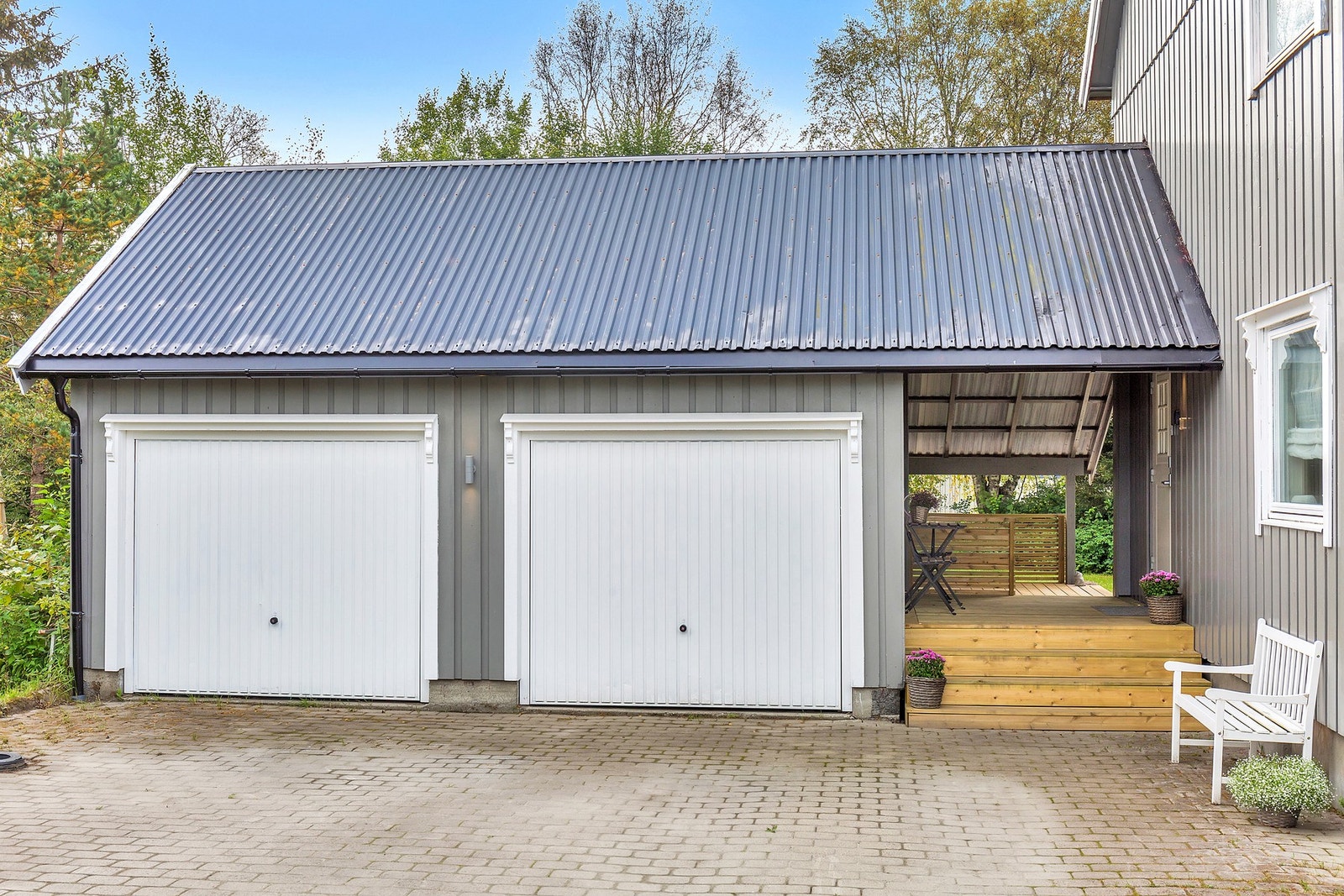 Gode parkeringsmuligheter med dobbelgarasje. Galleribilde