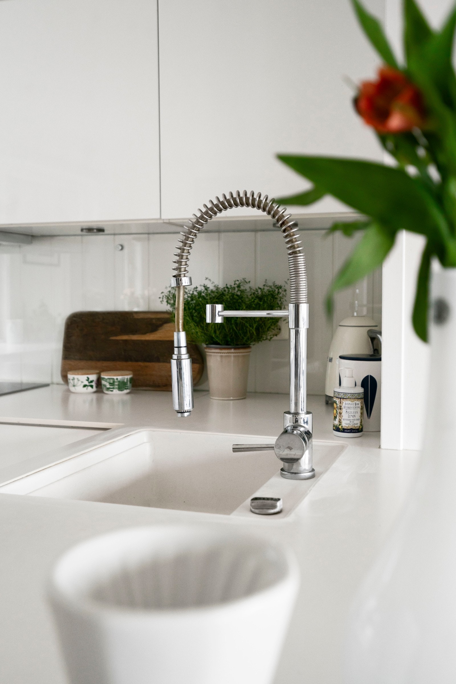 Slitesterk benkeplate i kompositt med underlimt komposittvask. Galleribilde