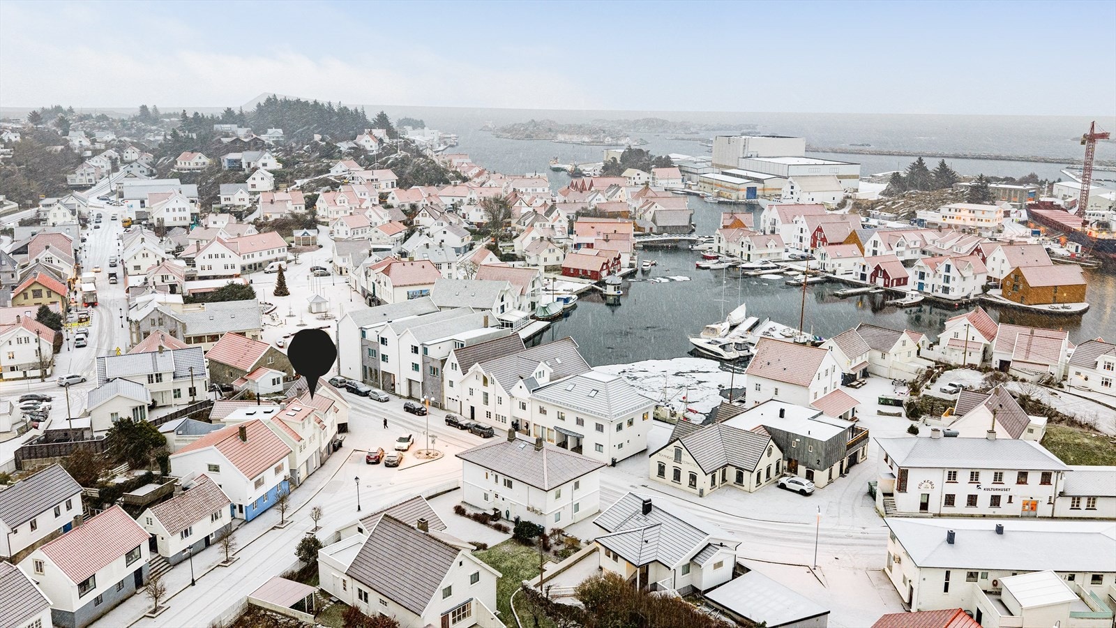 Eiendommen har også bruksrett til båtplass på kaien sør for Selvåg 2 (med en bredde på 5 meter) Galleribilde