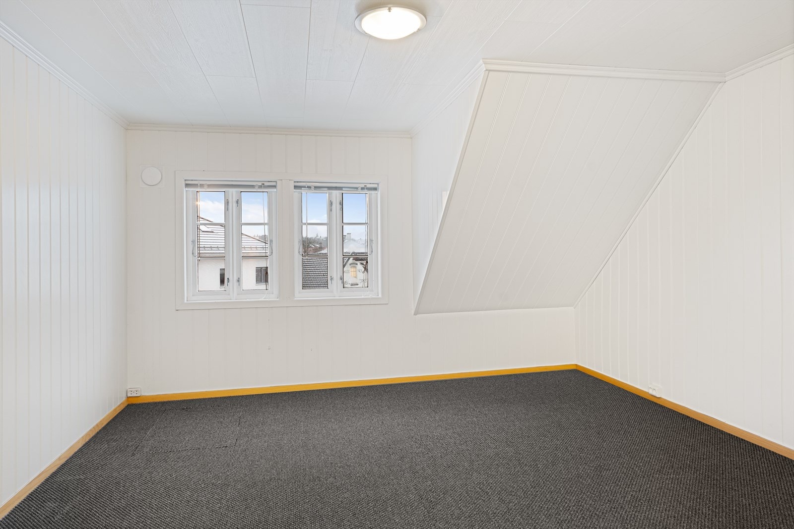 Boligen kan by på totalt tre soverom i 2. etasje - alternativt to soverom + en ekstra stue etter ønske og behov Galleribilde