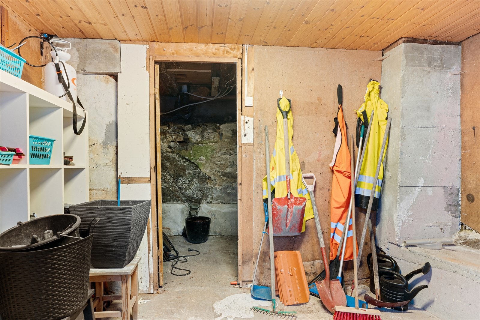 I tillegg er det to uinnredede rom i kjelleren med masse lagringsplass Galleribilde