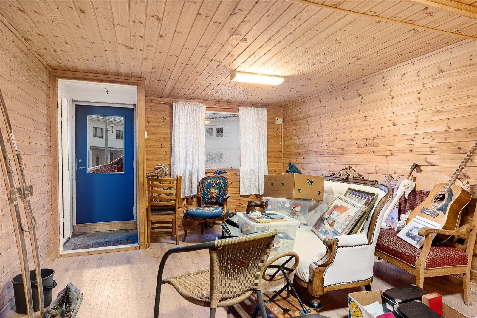 Innredet rom av god størrelse i kjelleren (registrert som kontor på byggetegningene) Galleribilde