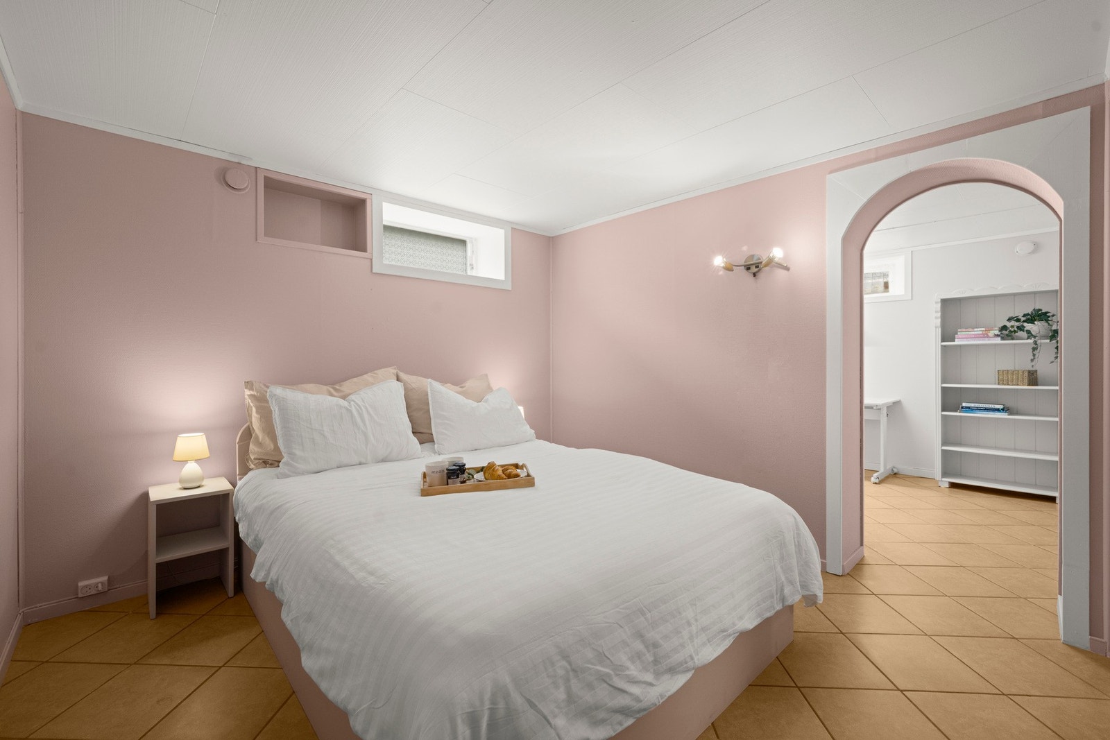 Innredet som soverom men ikke godkjent for varig opphold. Galleribilde