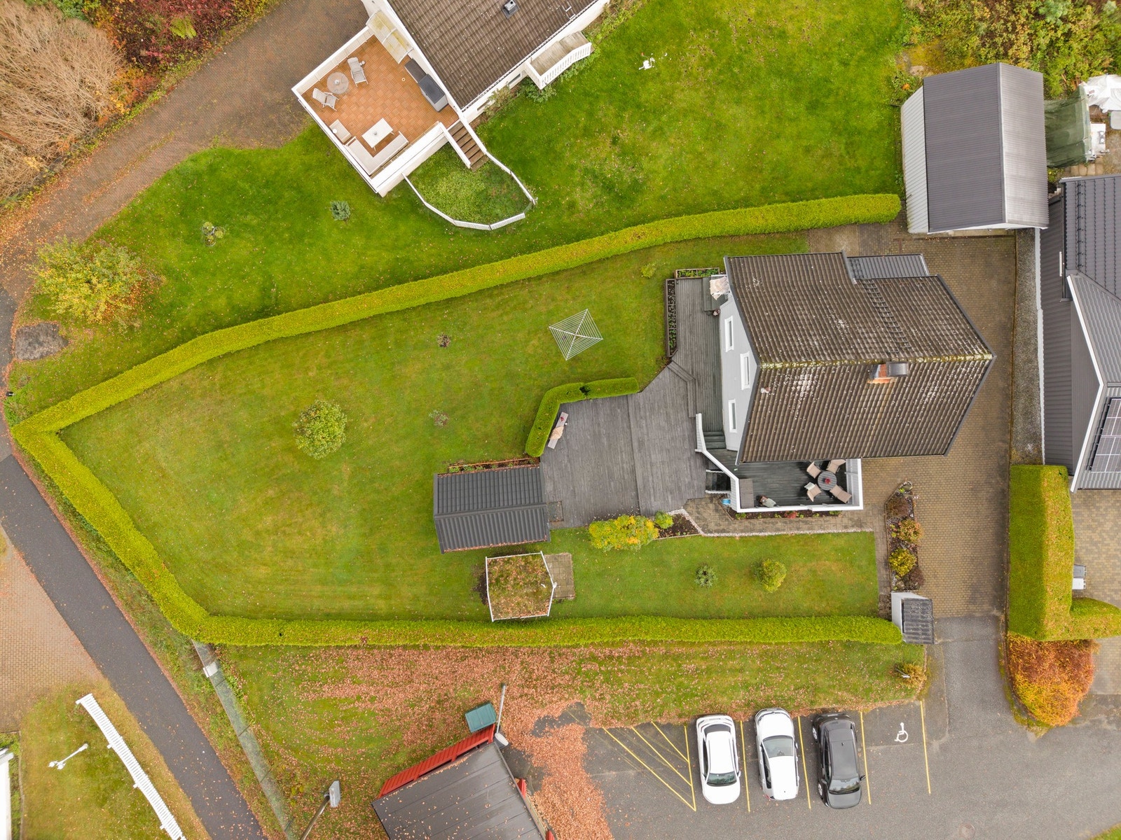 Tidligere leid ut deler av kjeller. Gangavstand til ekspressbuss og dagligvare Kiwi. Galleribilde