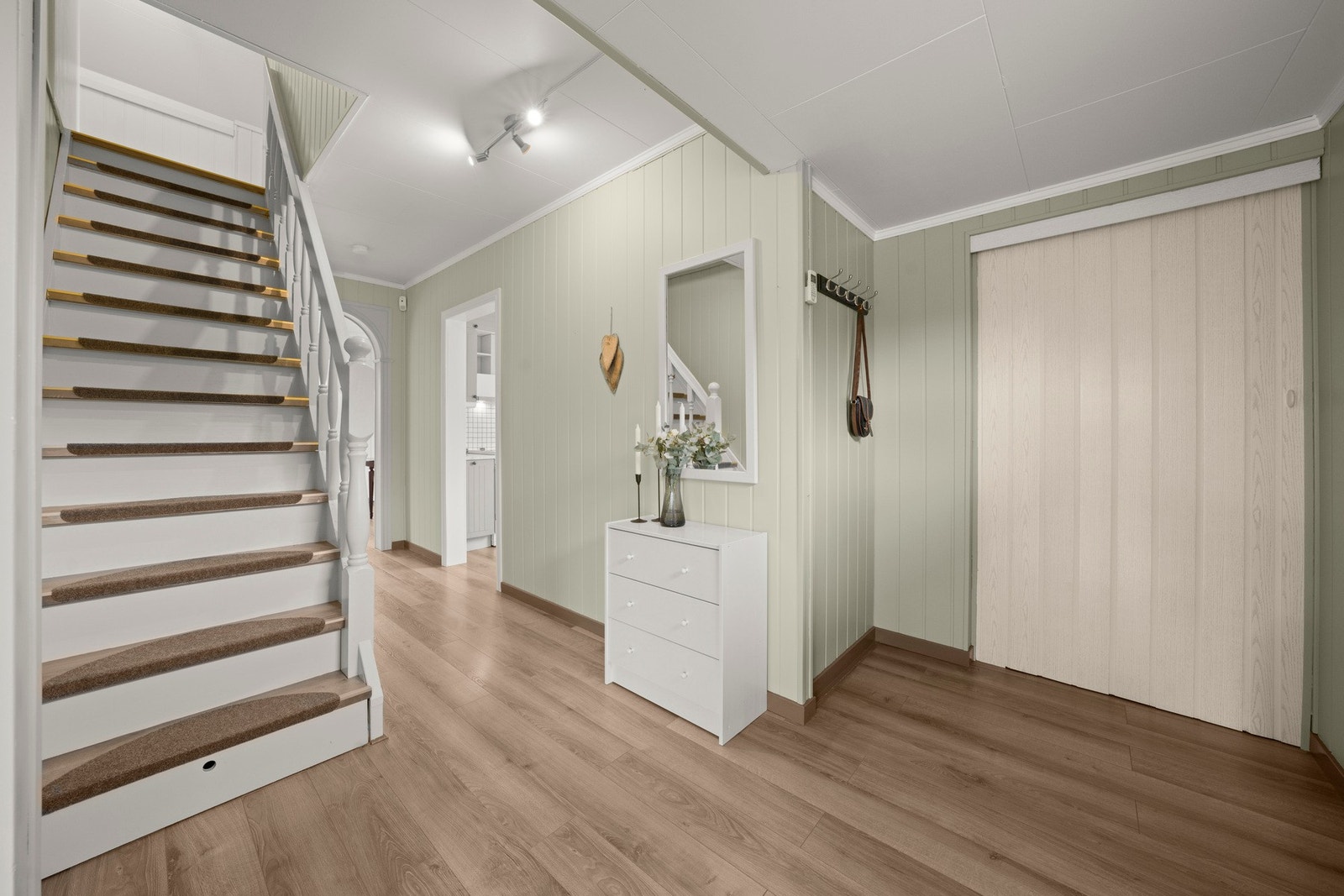 Entré fungerer som et naturlig bindeledd mellom etasjene. Galleribilde