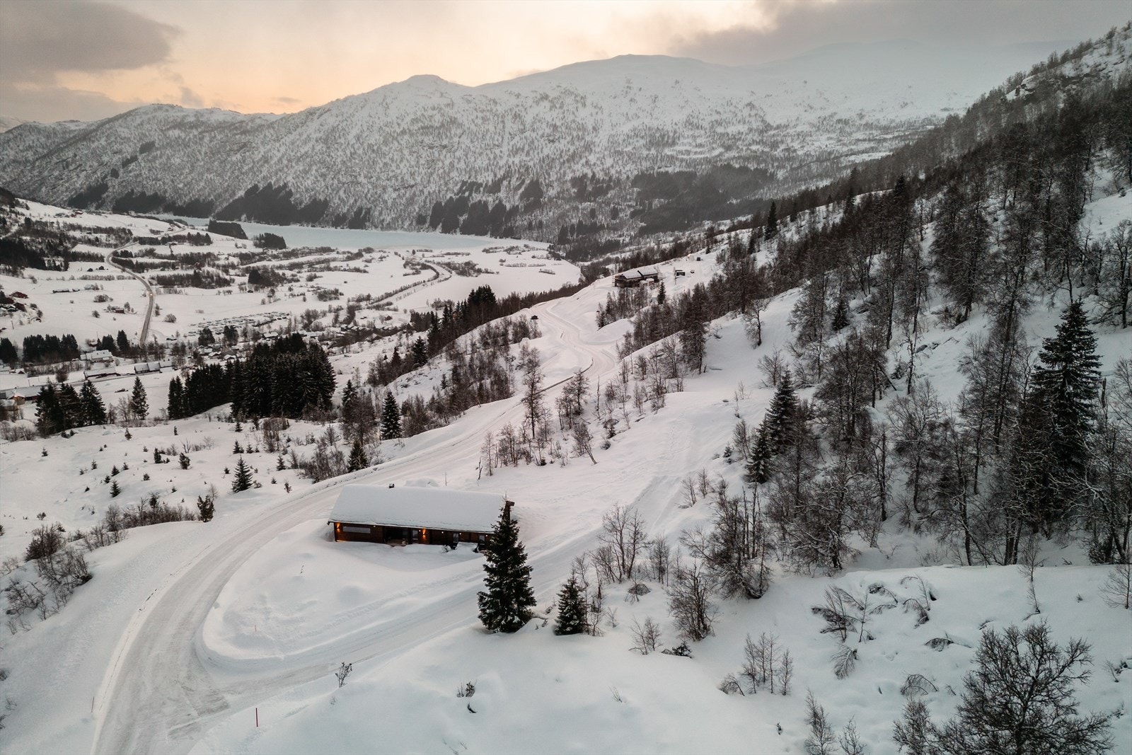 Tomten byr på en enestående utsikt. Galleribilde