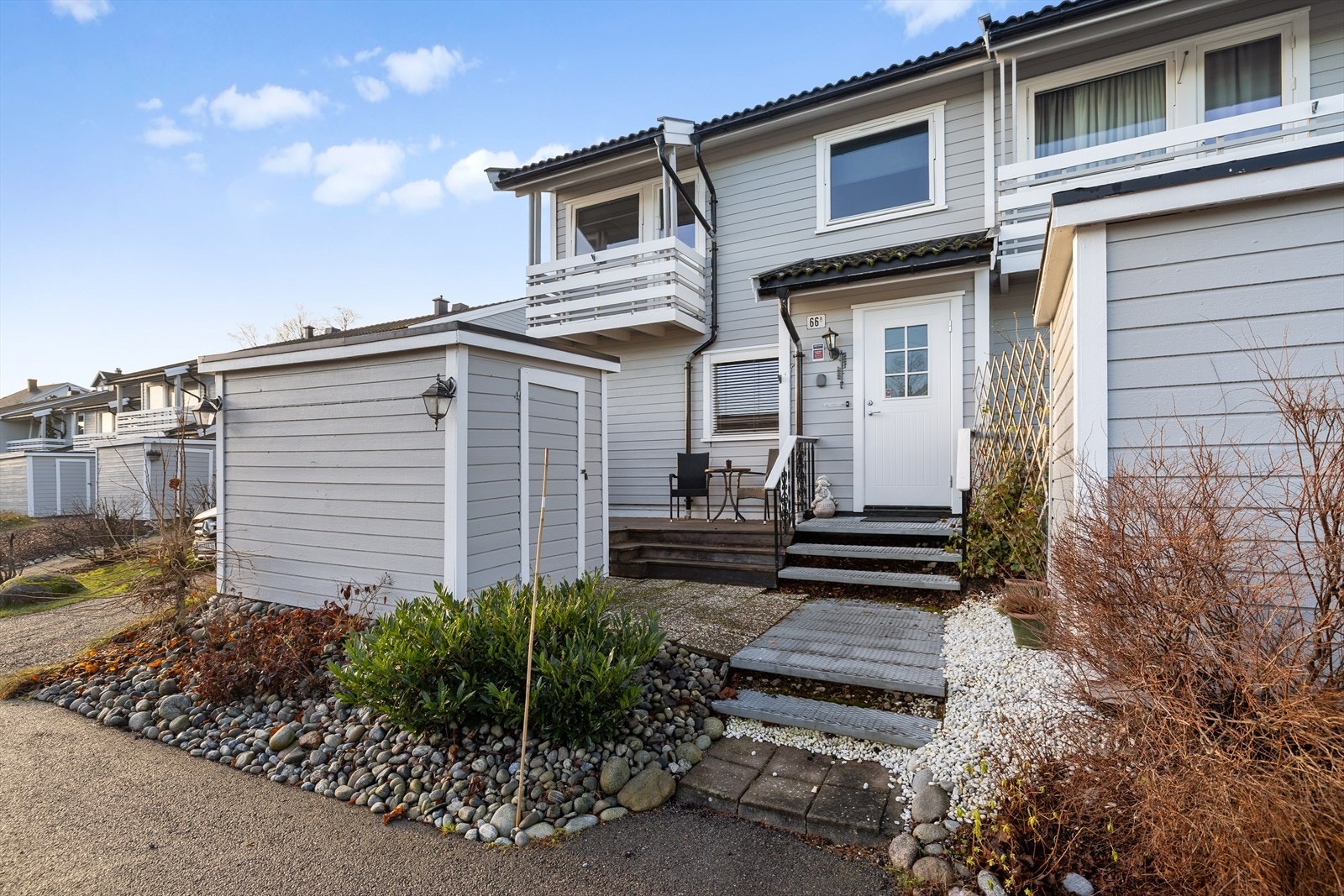 I tillegg finner du en praktisk bod i forkant av boligen. Galleribilde