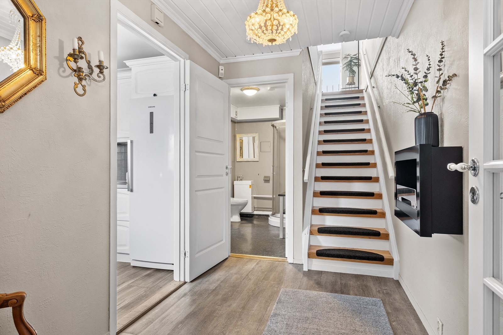 Boligen går over to plan og har en praktisk og gjennomtenkt planløsning. Galleribilde