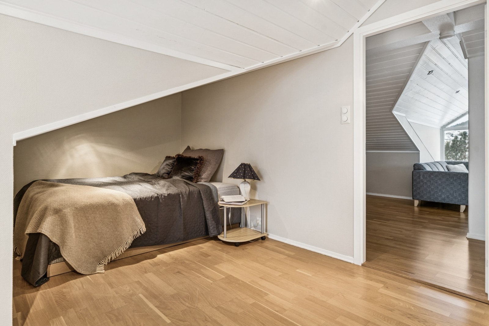 Det tredje soverommet har du på loftet. Her har du godt med plass til seng og annet møblement. Galleribilde