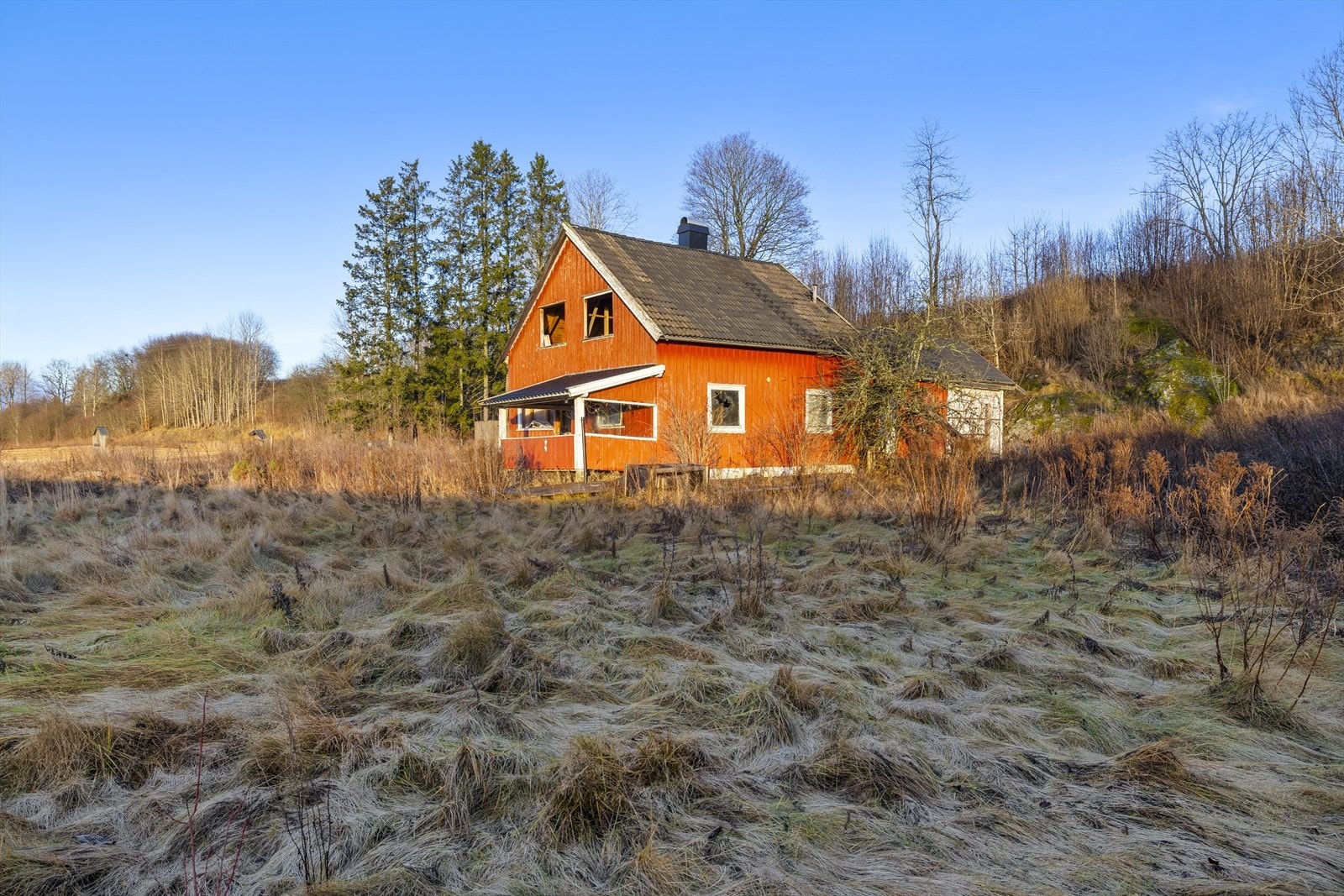 Eiendommen er regulert til boligformål, med gode rammer for ny boligbebyggelse i henhold til gjeldende reguleringsplan. Galleribilde