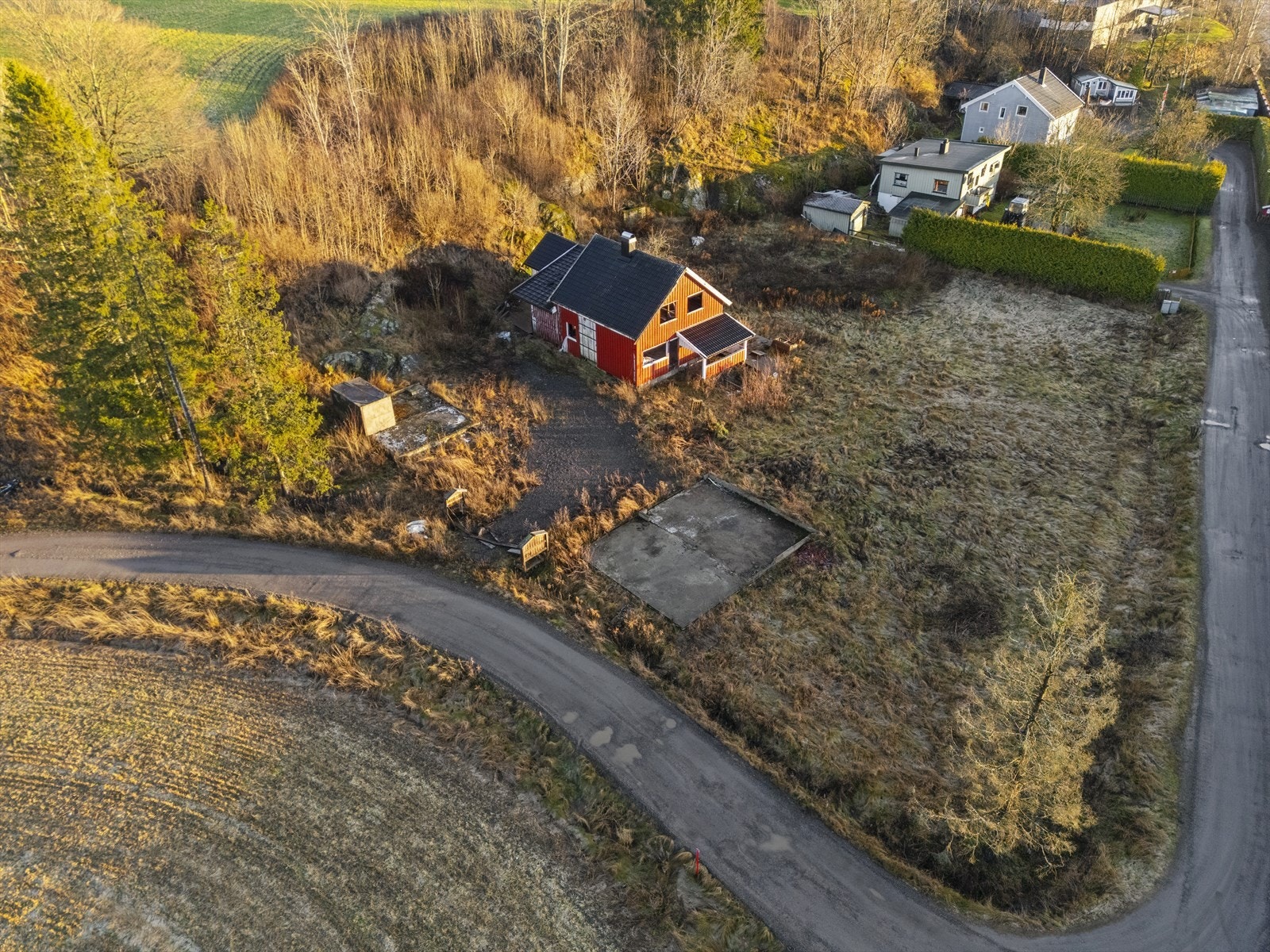 Området består hovedsakelig av eneboliger og gårdsbruk. Galleribilde