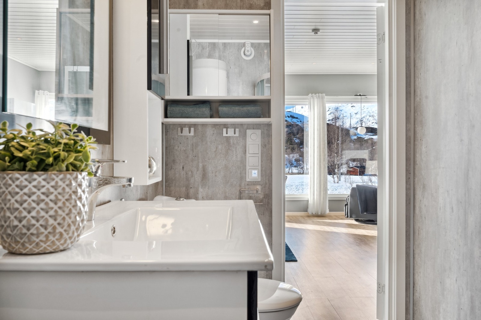 Badet har elektriske varmekabler i gulvet. Galleribilde