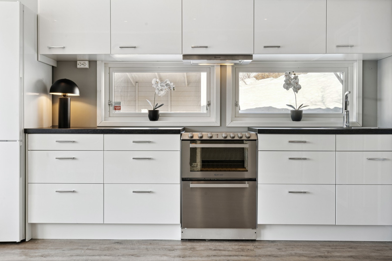 Godt med oppbevaringsplass i skaper. Galleribilde