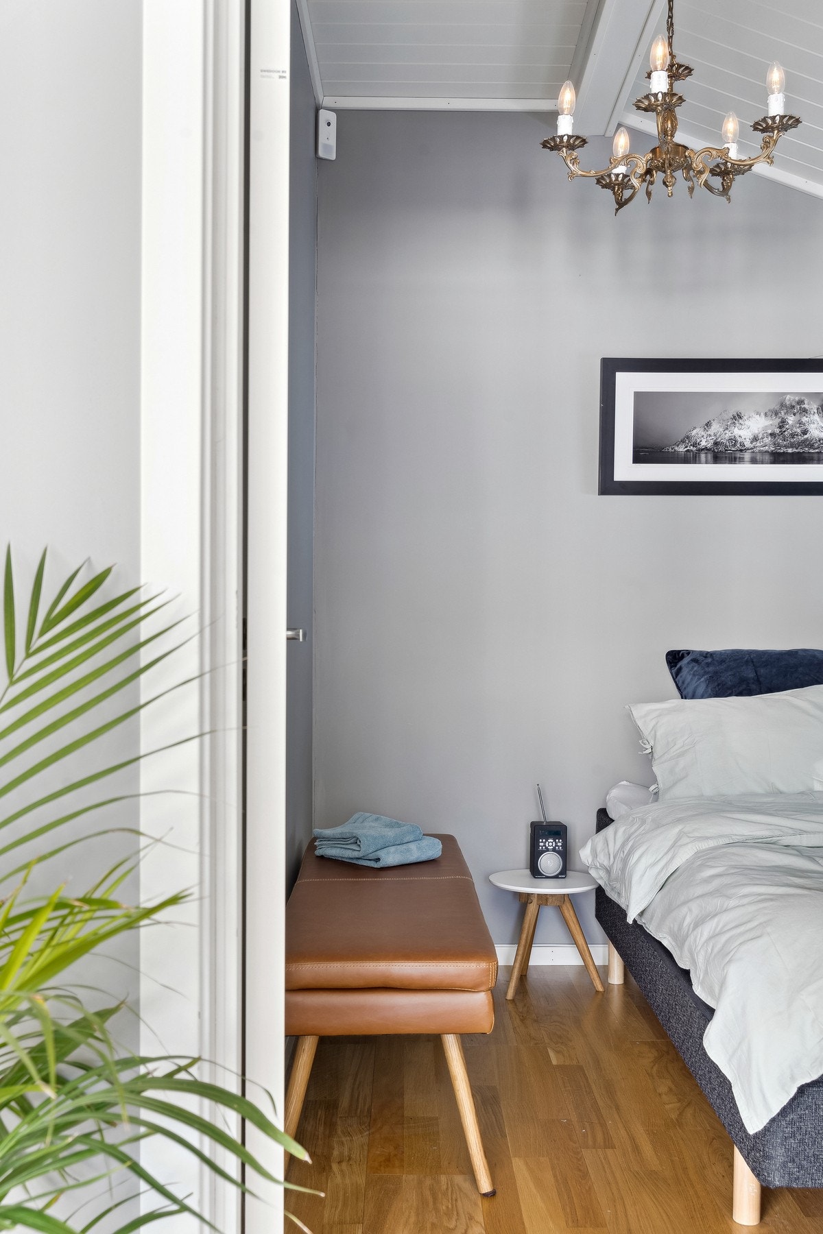 Soverom med plass til dobbetlseng og nattbord (ikke godkjent iht. tegninger). Galleribilde