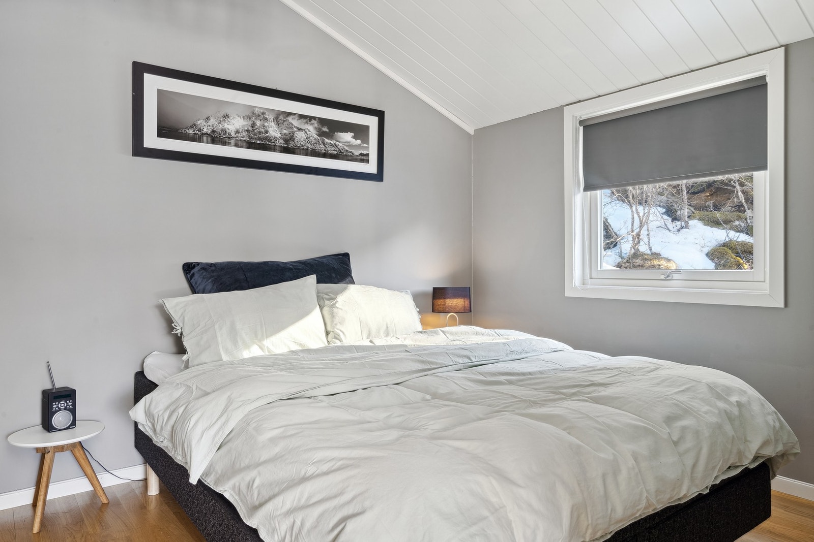 Soverom med plass til dobbetlseng og nattbord (ikke godkjent iht. tegninger). Galleribilde