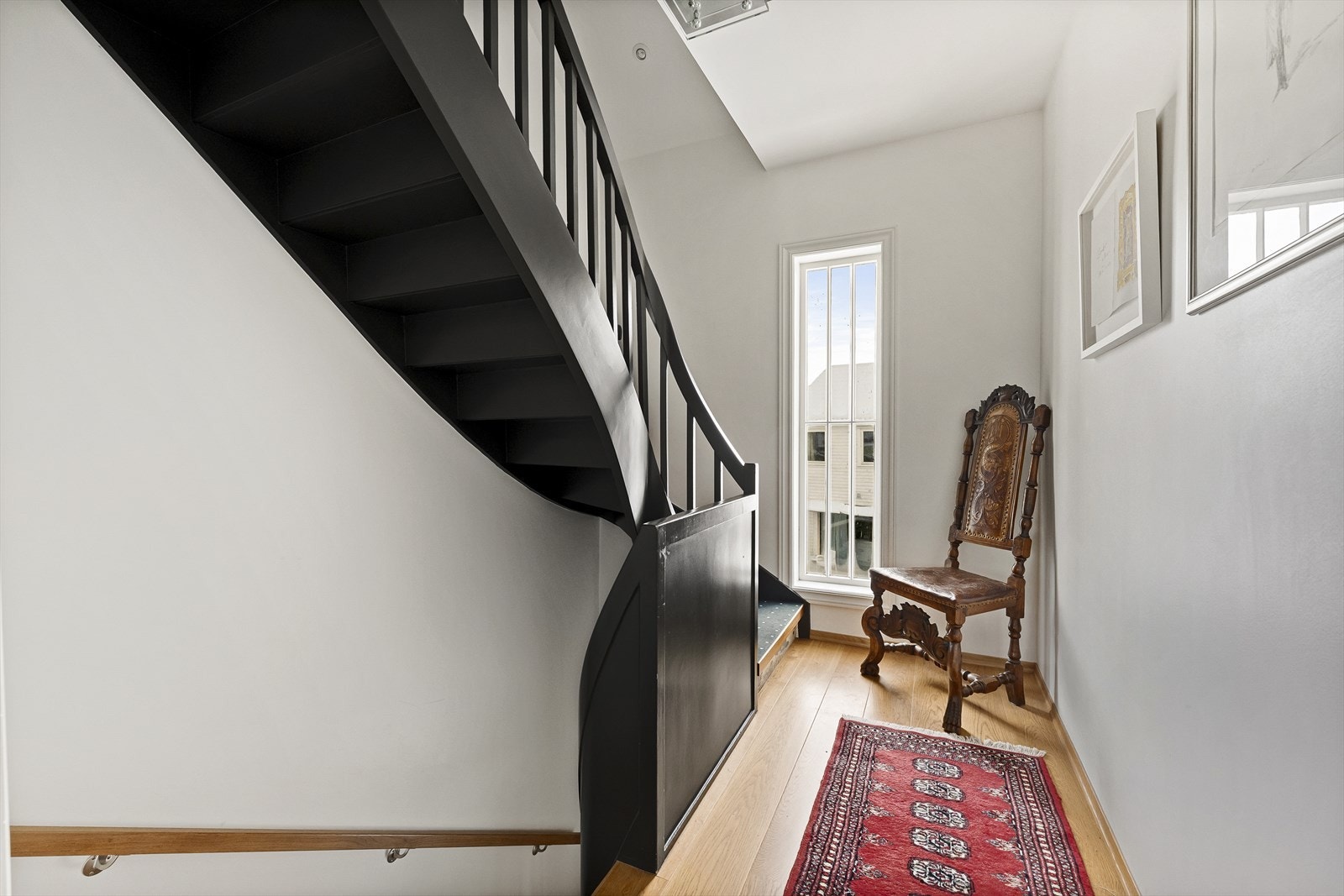 Flott orignaltrapp fra 1. til 3. etasje Galleribilde