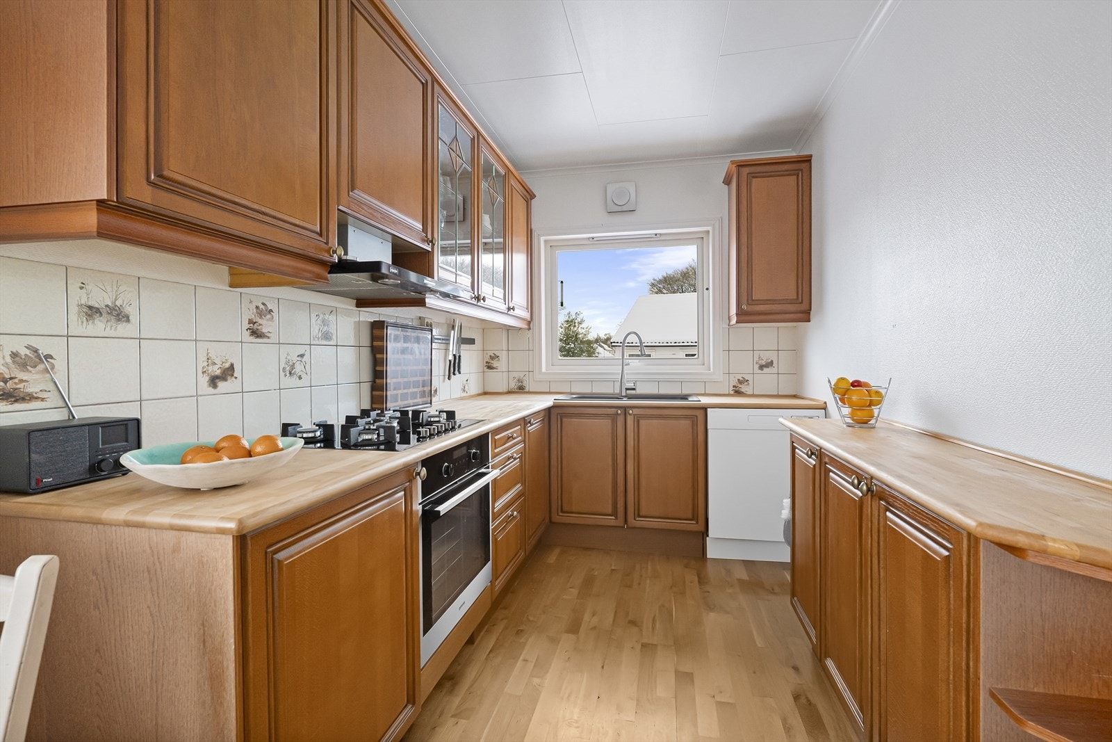 Kvalitetskjøkken i eik fra Marbodal Galleribilde