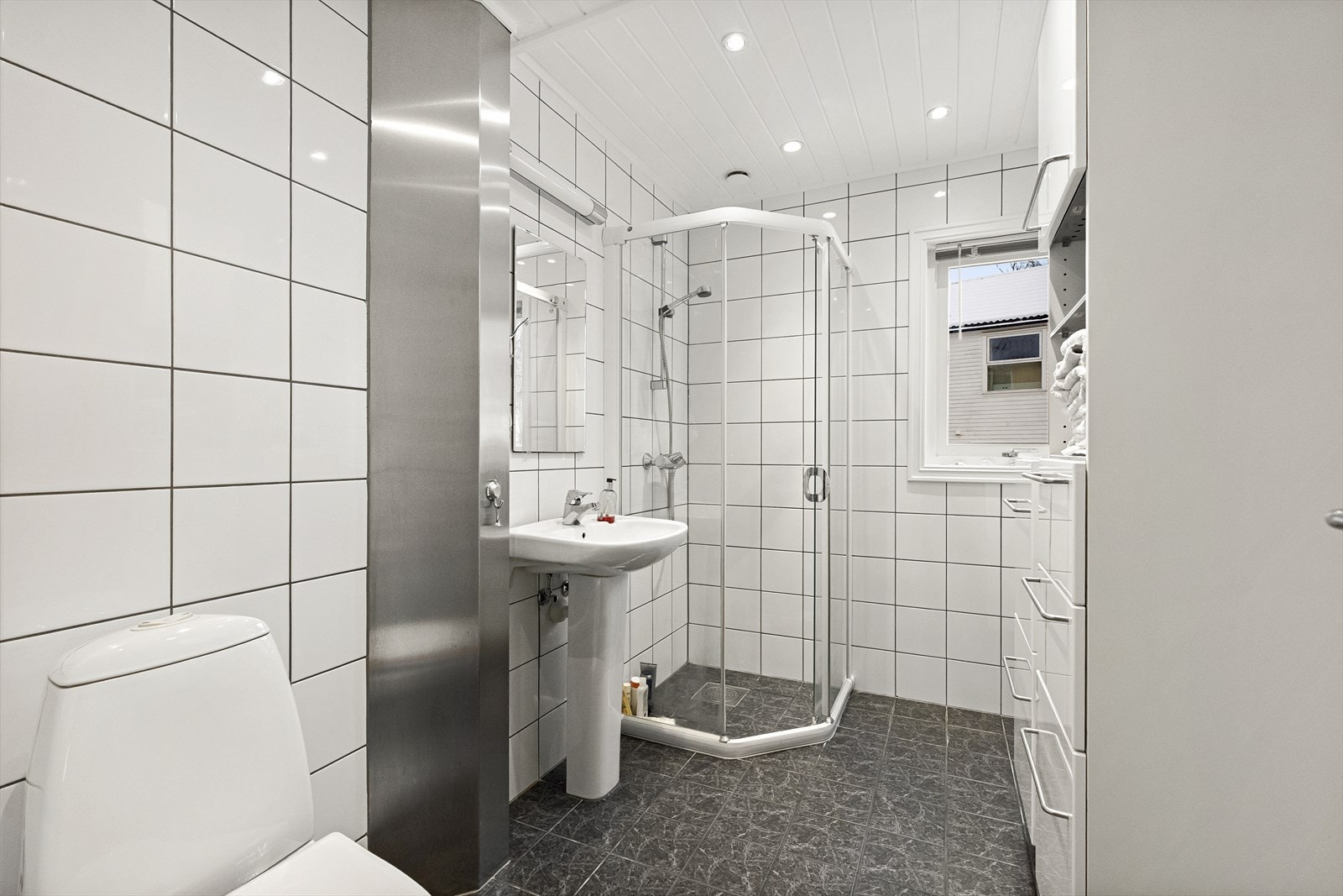 Bad i 1. etasje Galleribilde