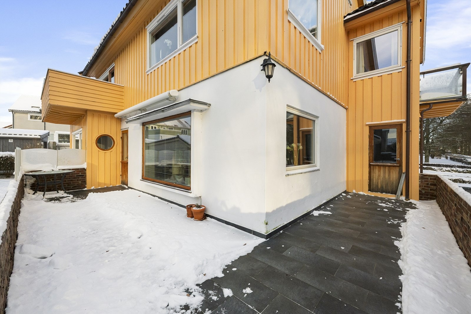 Utgang direkte til stor, solrik terrasse Galleribilde