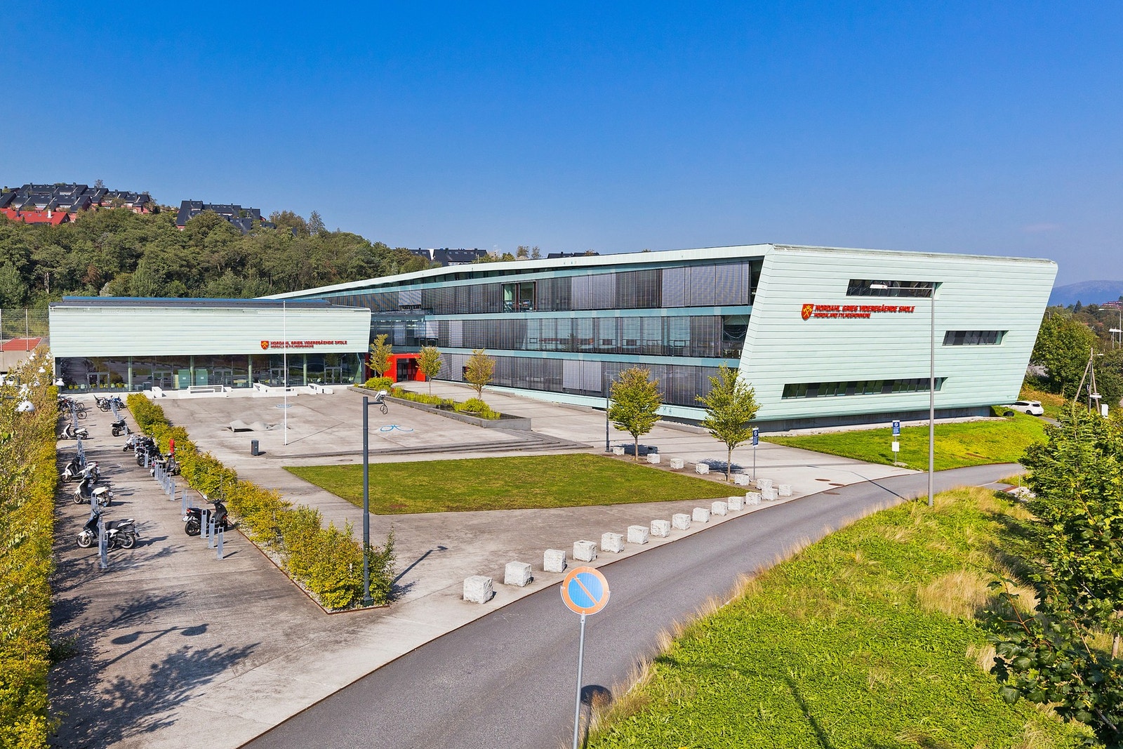 For ungdommen i hus er det kort vei til blant annet Nordahl Grieg videregående skole. Galleribilde