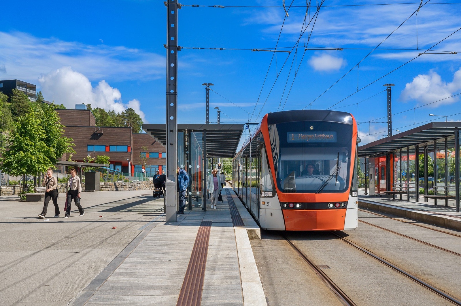 Kollektivtilbudet i området er godt utbygget, med både buss og bybane like i nærheten. Galleribilde