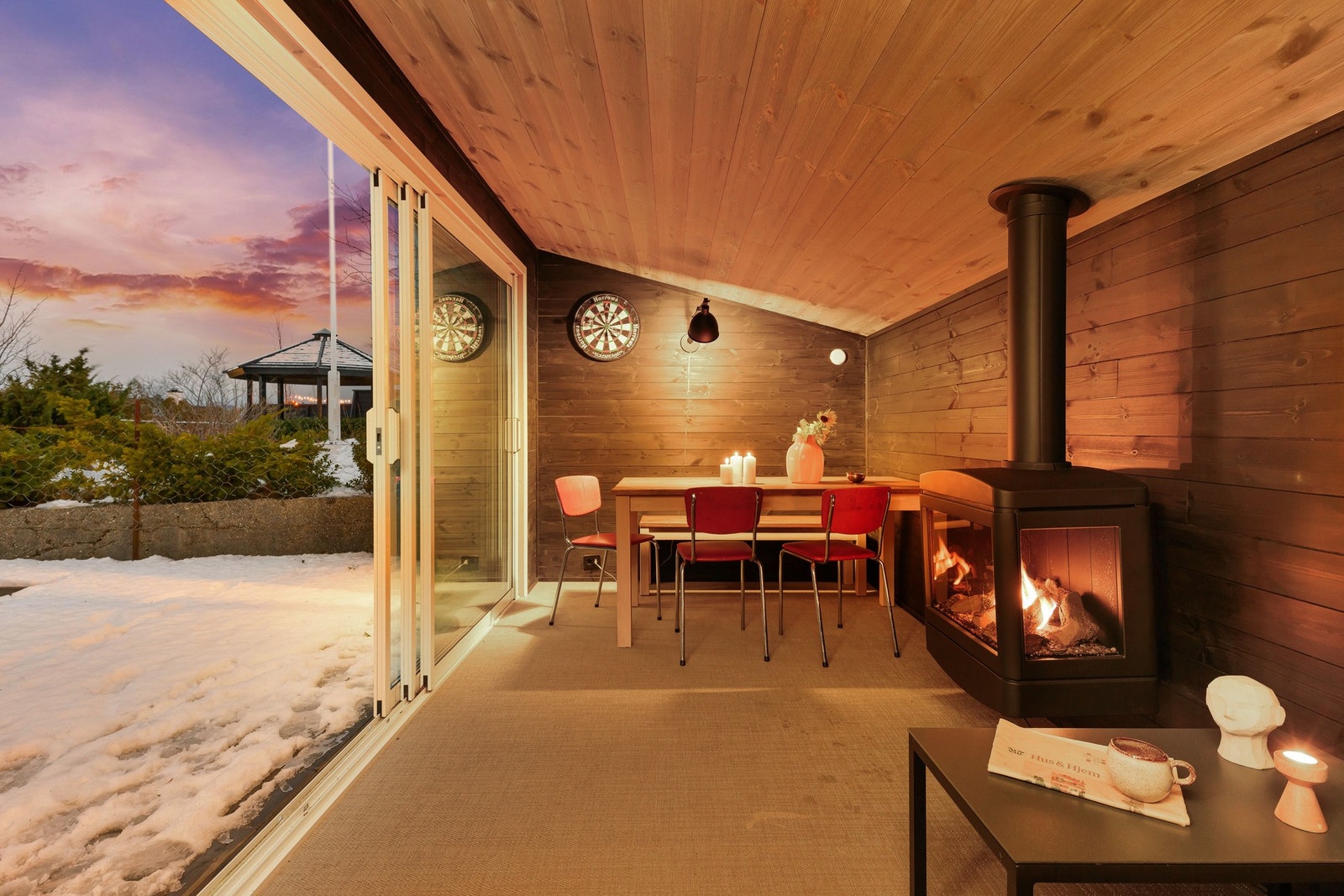 Vinterhagen er isolert, og har gasspeis samt stor gassgrill under tak. Galleribilde