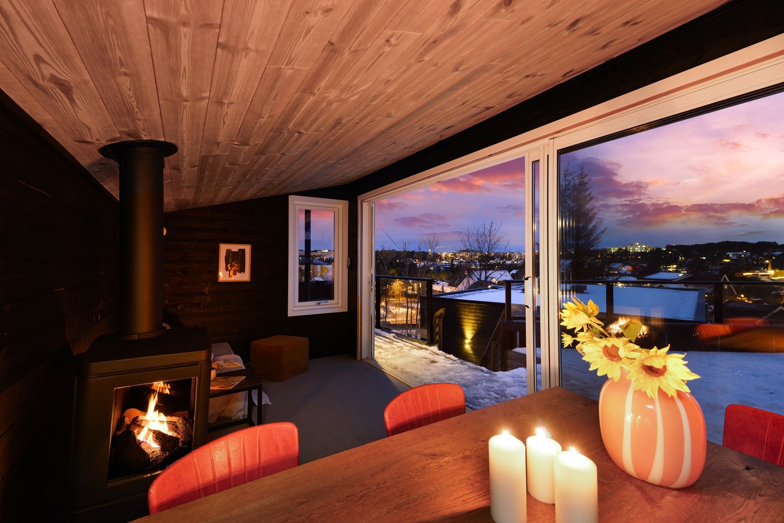 Her nyter en tomtens beste sol- og utsiktsforhold, med panoramautsikt mot Sandsli. Galleribilde