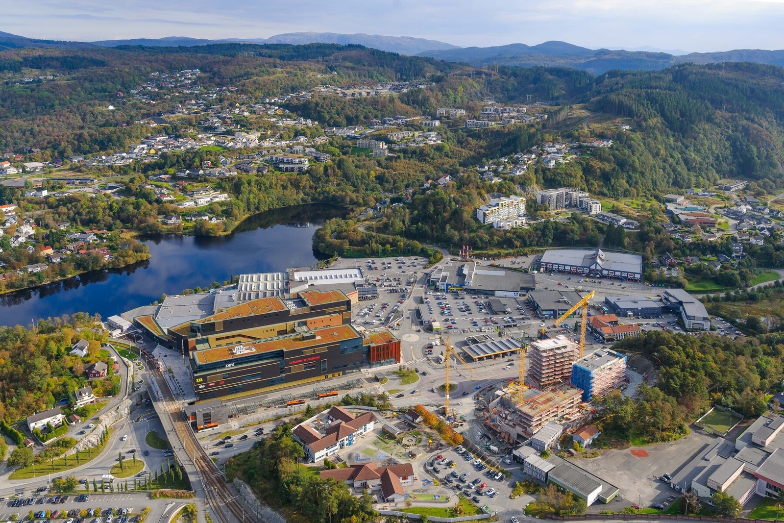 For et utvidet handletilbud er det kort vei til Laguneparken, med god parkeringsdekning og over 200 virksomheter. Galleribilde