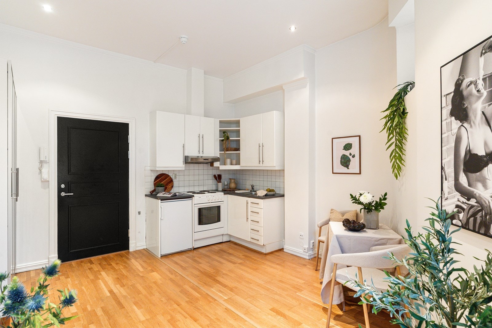 Den imponerende takhøyden på hele 3,17 meter bidrar til en svært god romfølelse. Galleribilde