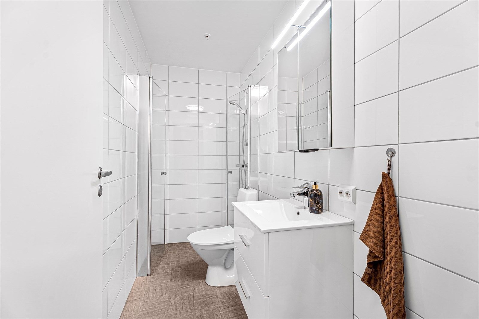 Helfliset gjestebad/wc Galleribilde