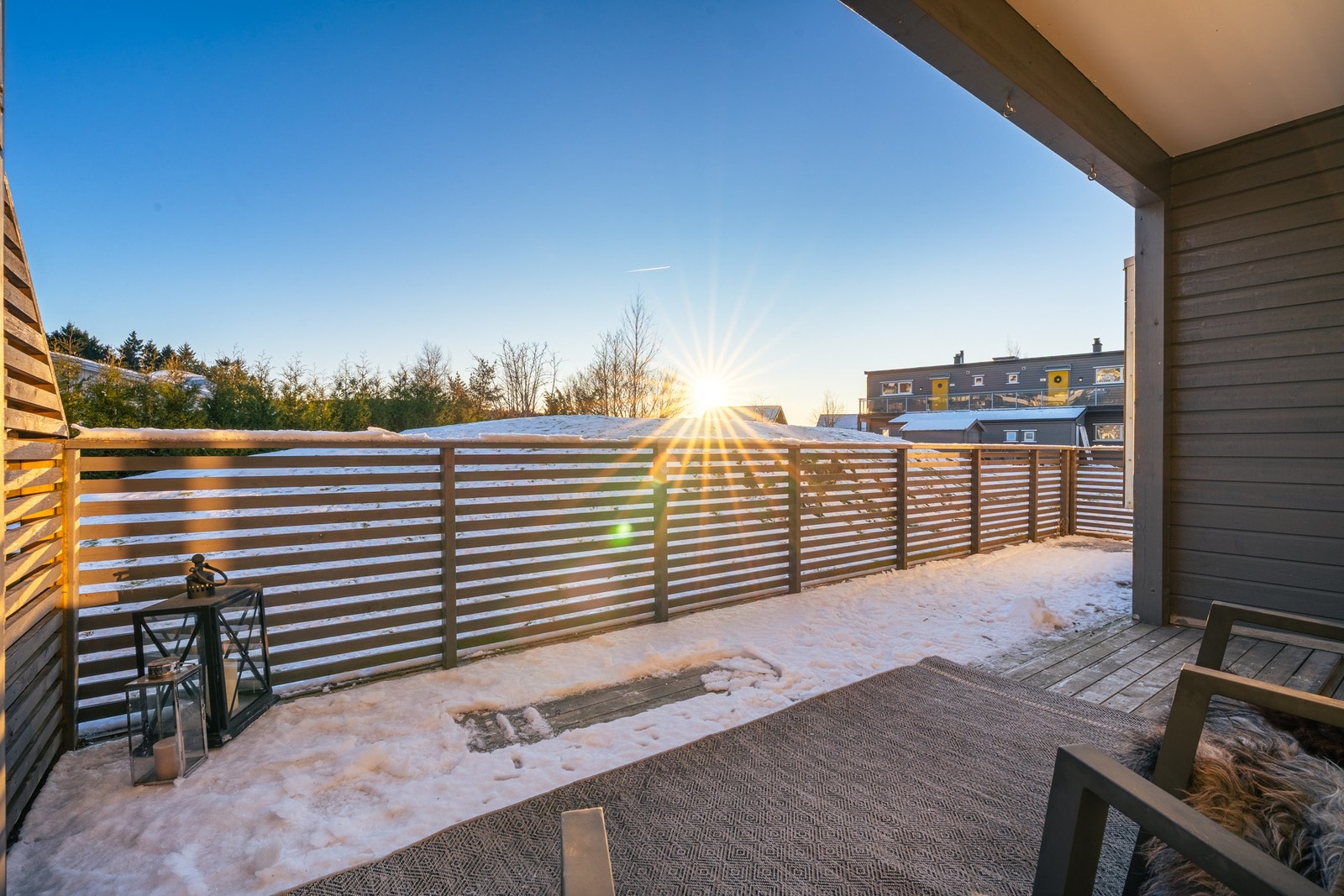 På terrassen er det sol fra morgen til kveld Galleribilde