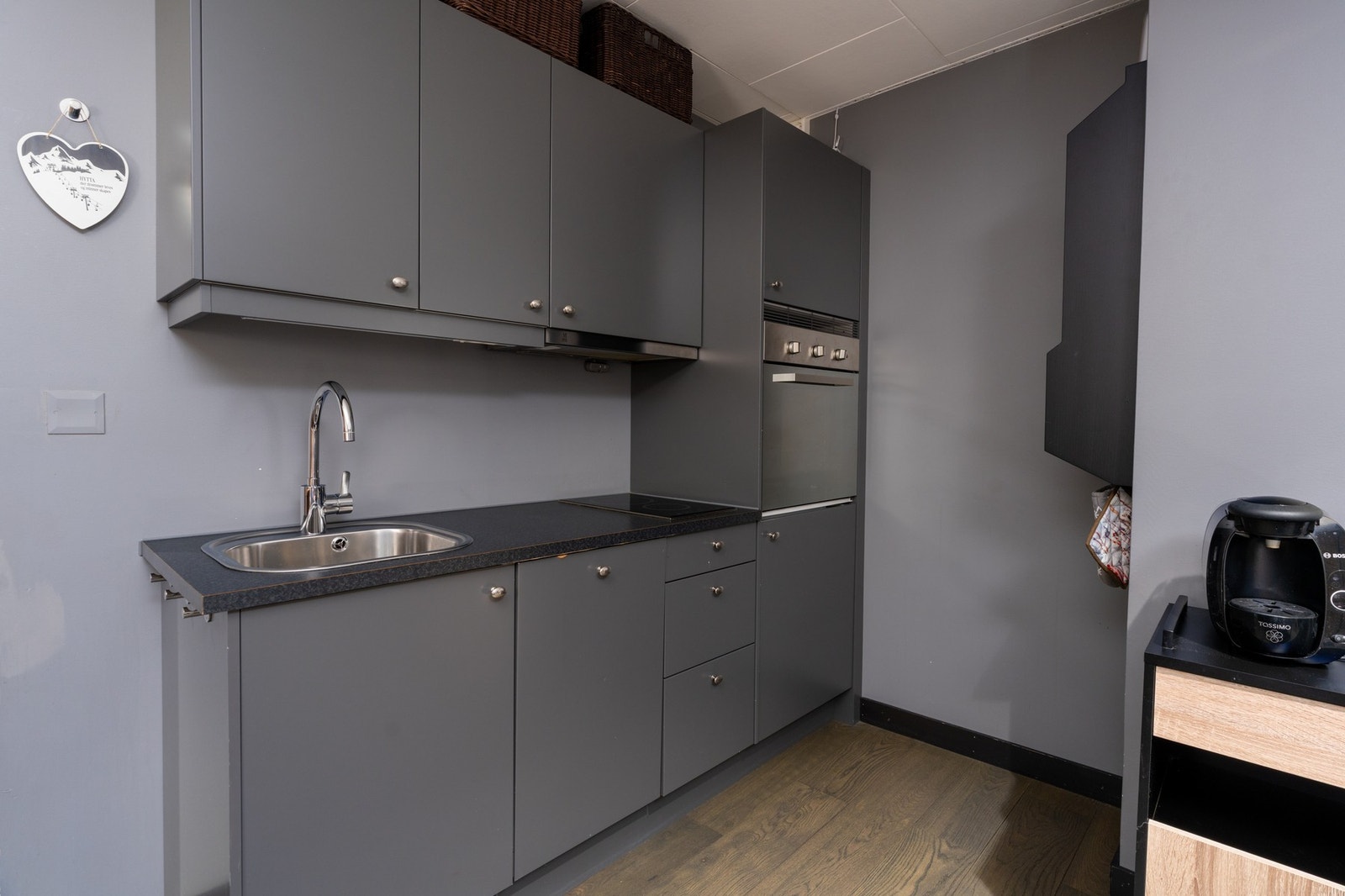 Kjøkken med åpen løsning til stue Galleribilde