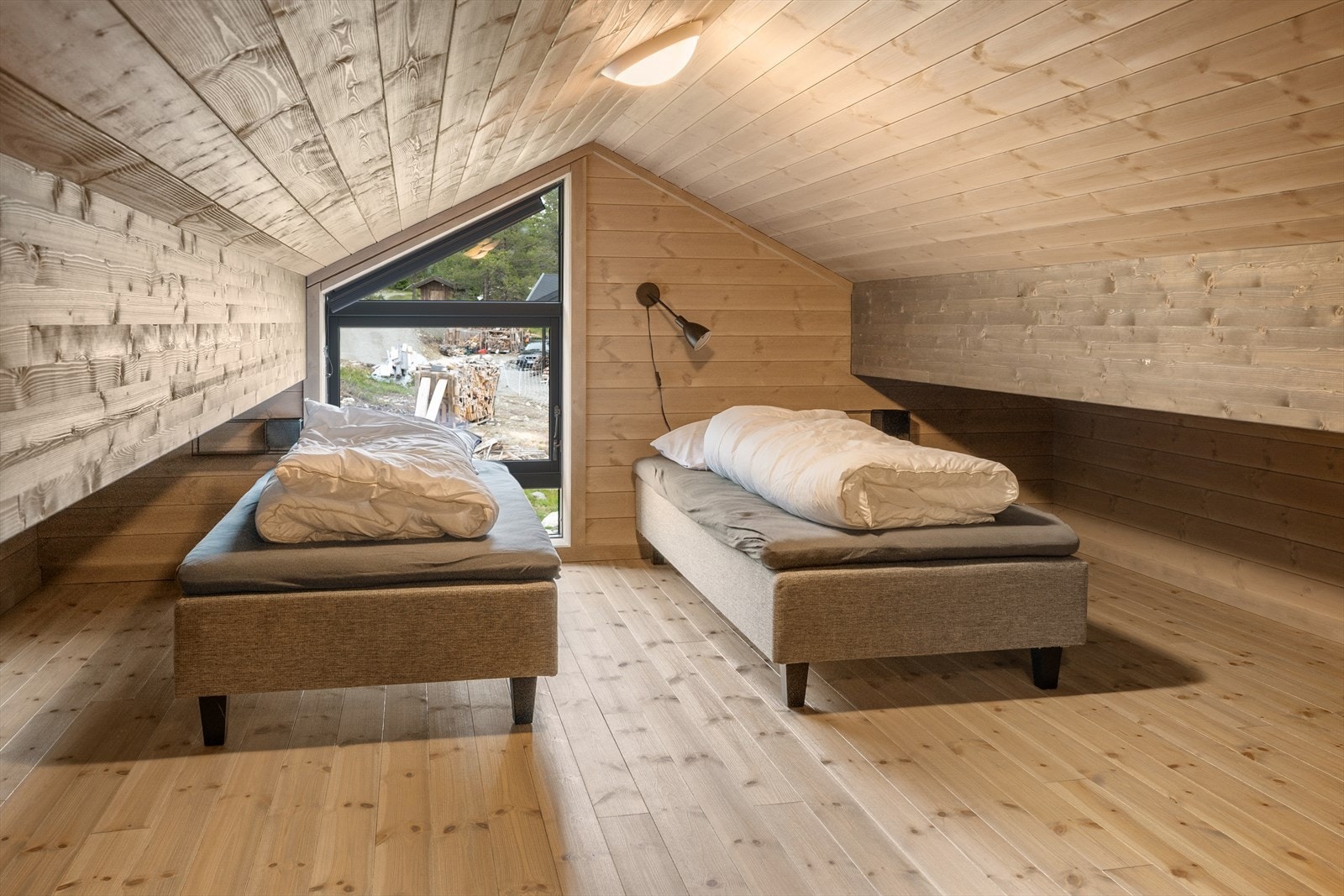 Hemsen er i dag innredet m/ekstra soveplasser - ideelt for barnefamilier eller gjester. Galleribilde