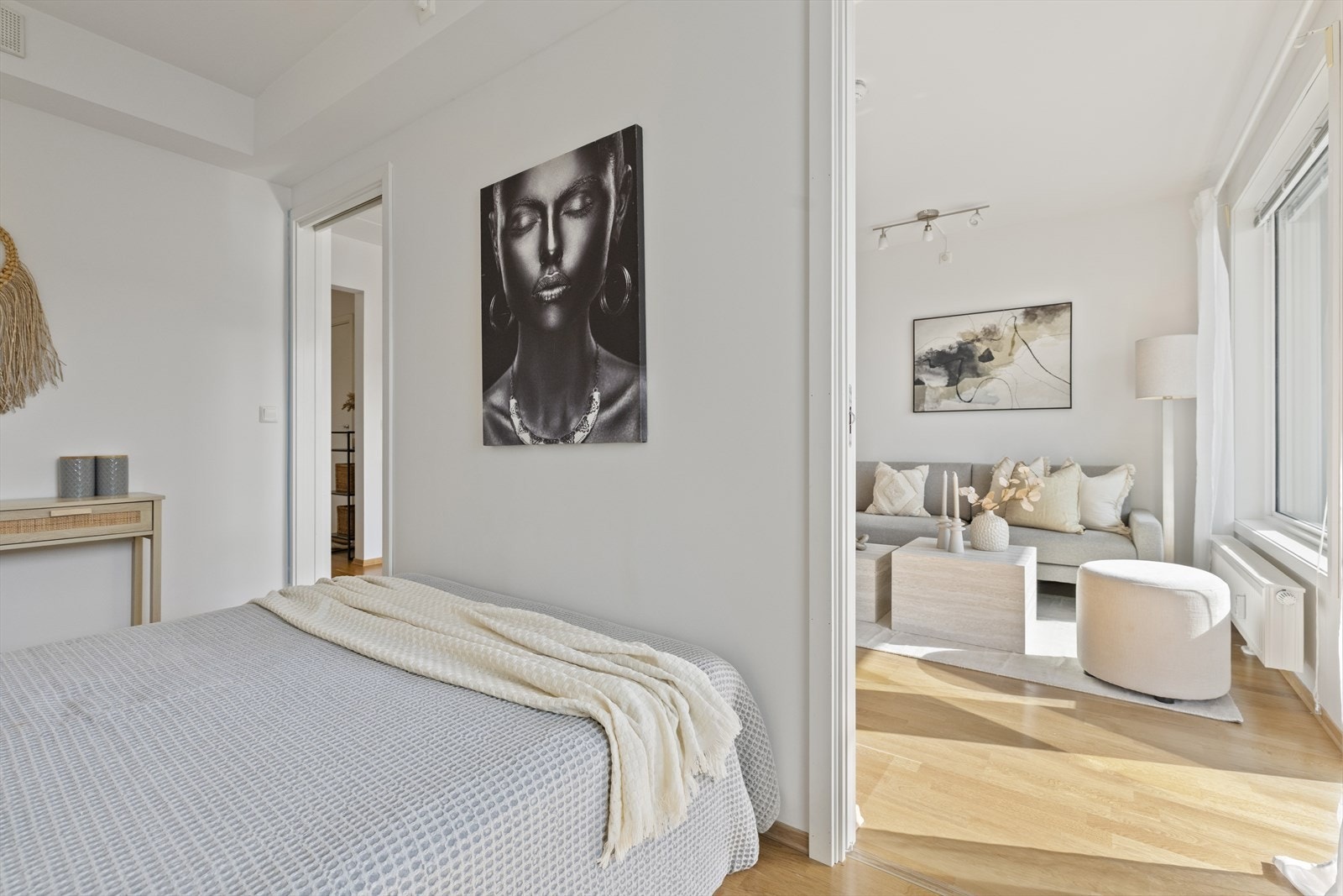 Soverommet sett mot stuen. Galleribilde