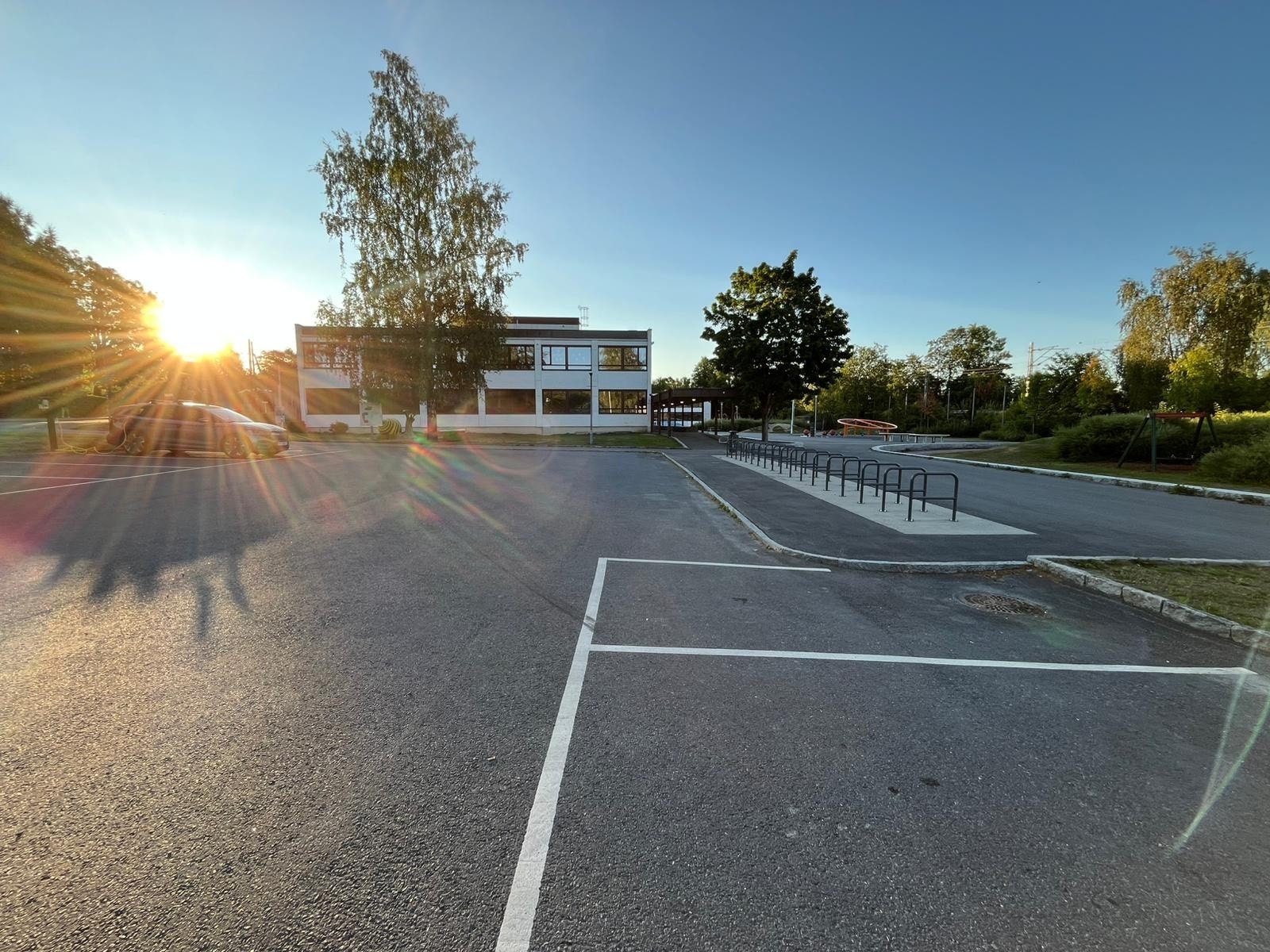 Blommenholm skole ligger kun ca. 200 meter fra boligen i Halvorsens vei 20 Galleribilde
