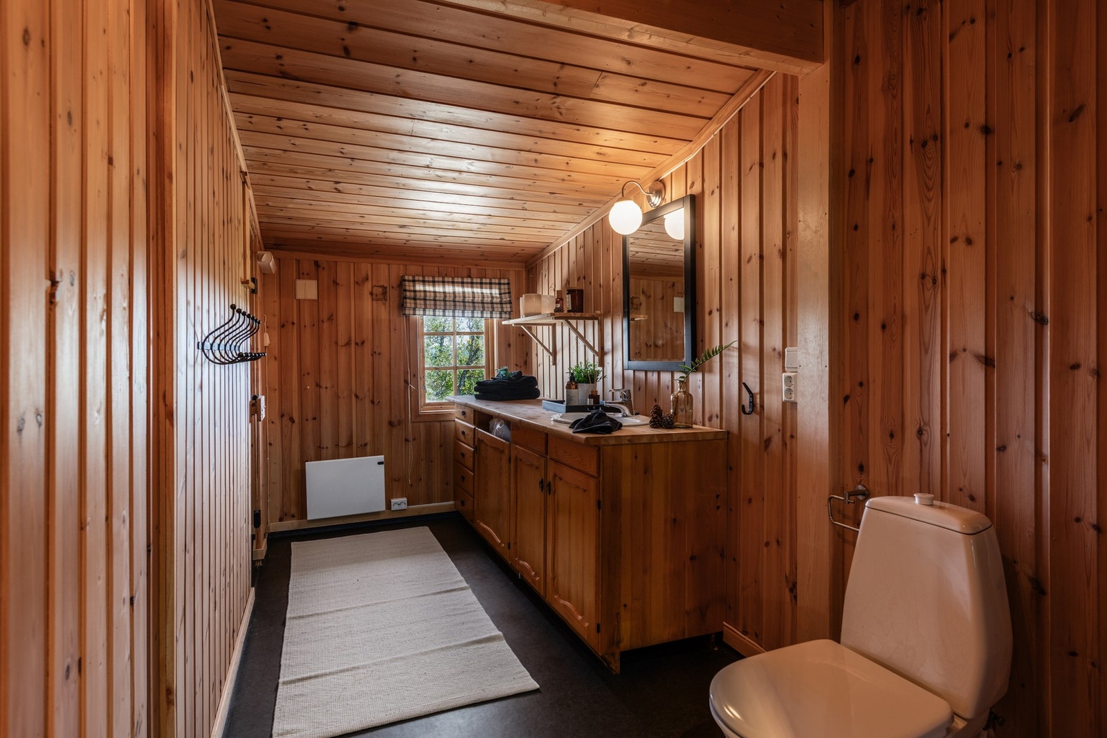 Bad med egen badstue (dør innerst til venstre) Galleribilde