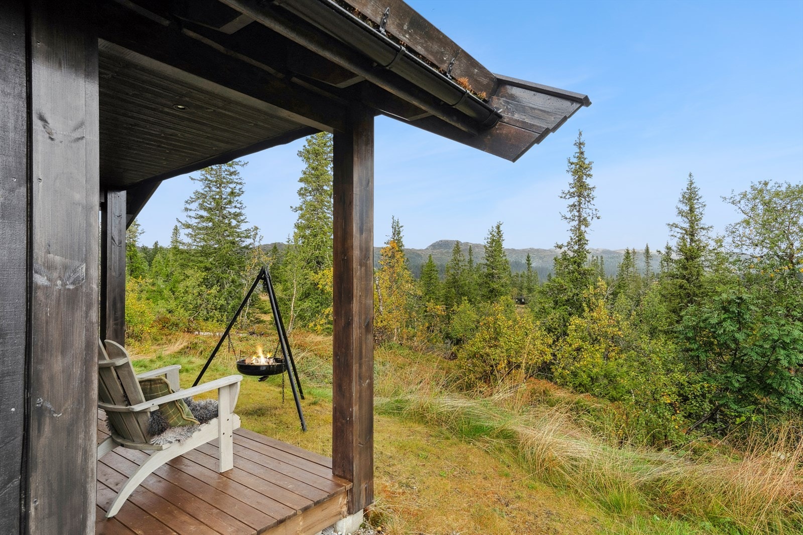 Fra uteplassen nyter du den flotte naturen i nærområdet og utsikten. Galleribilde