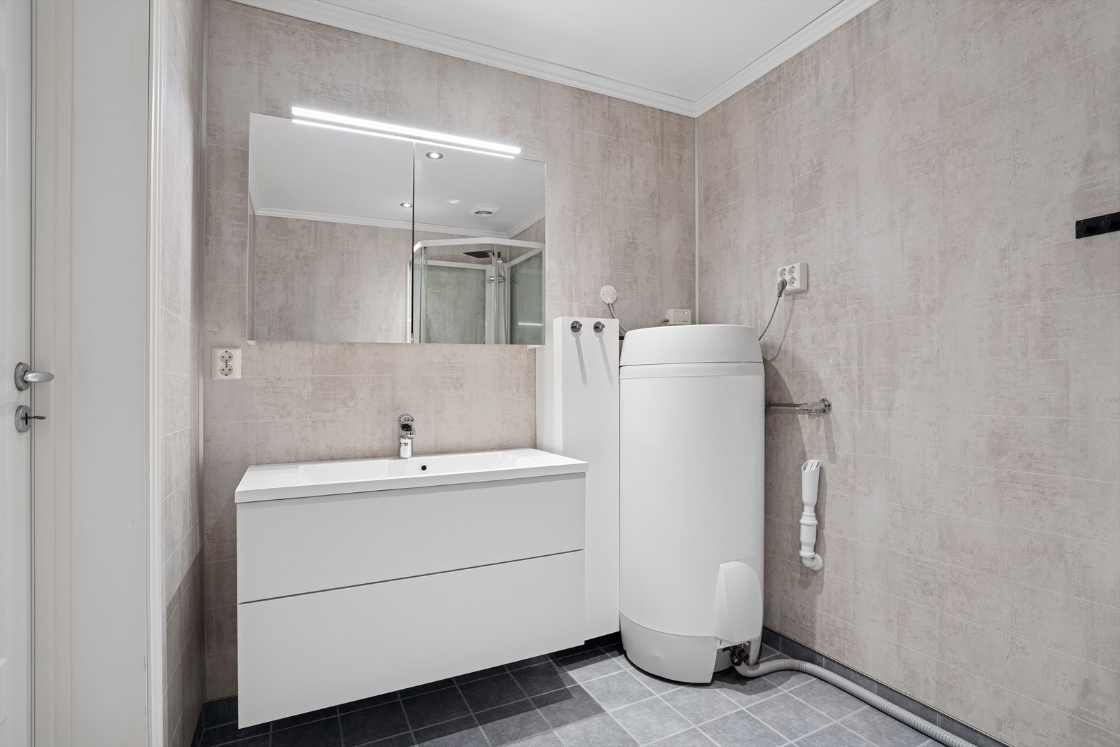 Boligen inneholder ett bad med god standard. Galleribilde