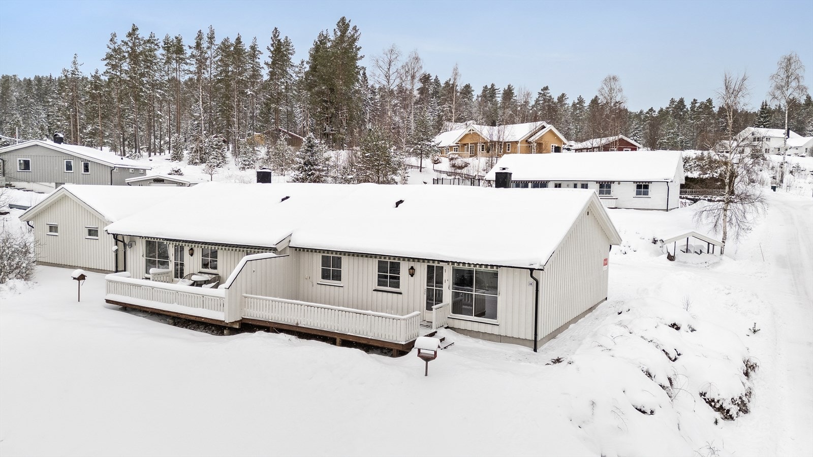 En pen, velholdt og praktisk halvpart vertikaldelt tomannsbolig - med alt på ett plan. Galleribilde