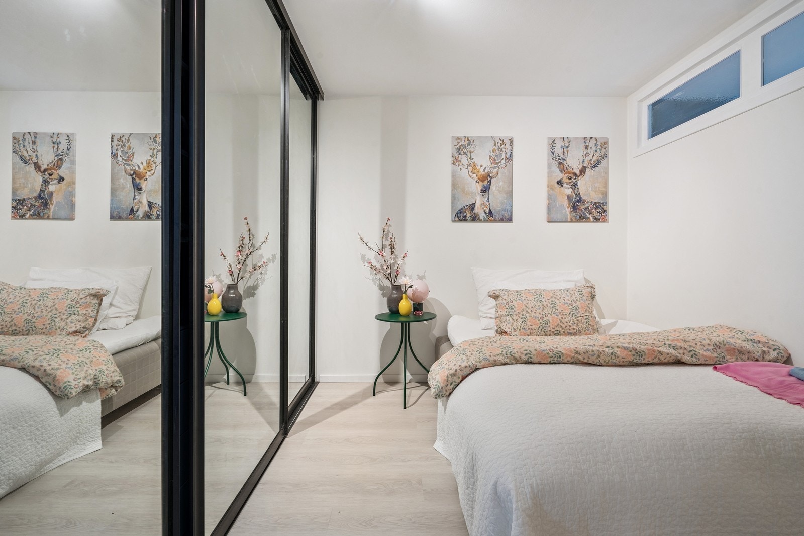 Soverom med god skapplass Galleribilde