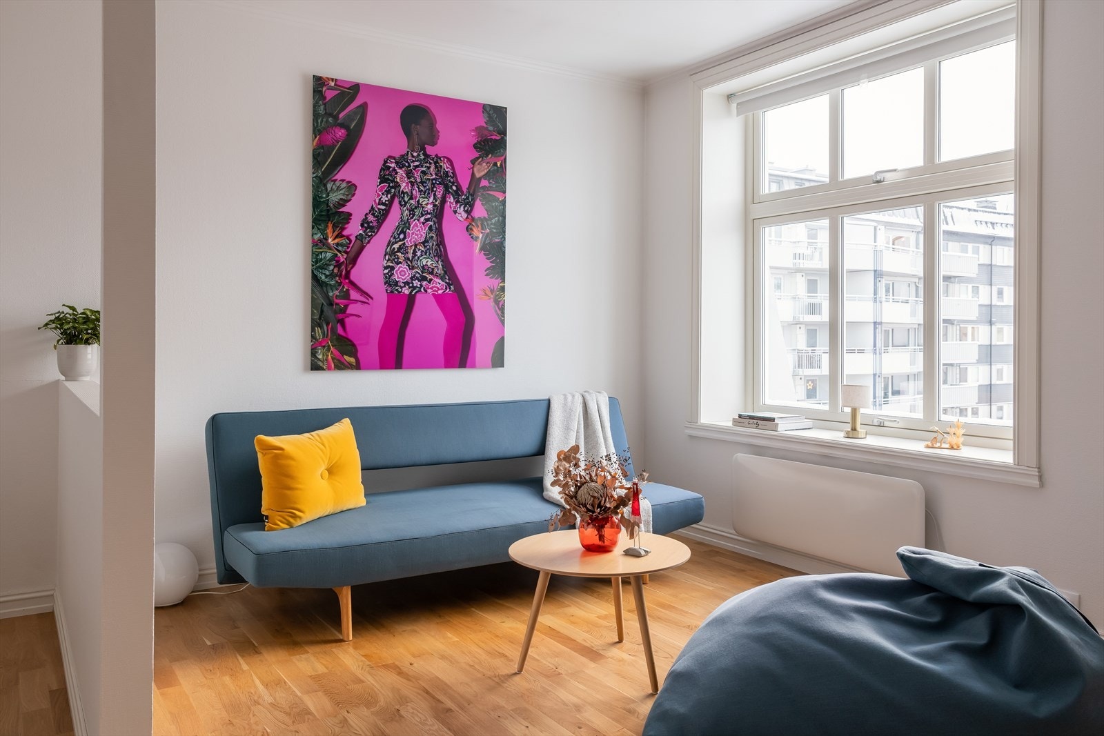 Velkommen til Udbyes gate 7 - En sentral 2-roms leilighet i klassisk bygård. Leiligheten ligger i 4. etasje mot lite trafikkert gate. Galleribilde