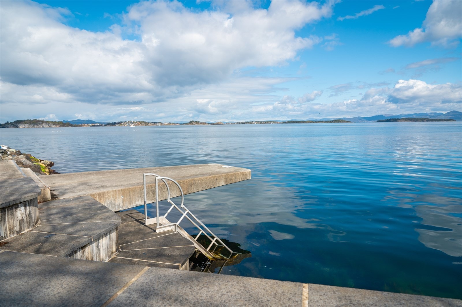 Det er flere gode bademuligheter i nærområdet. Galleribilde