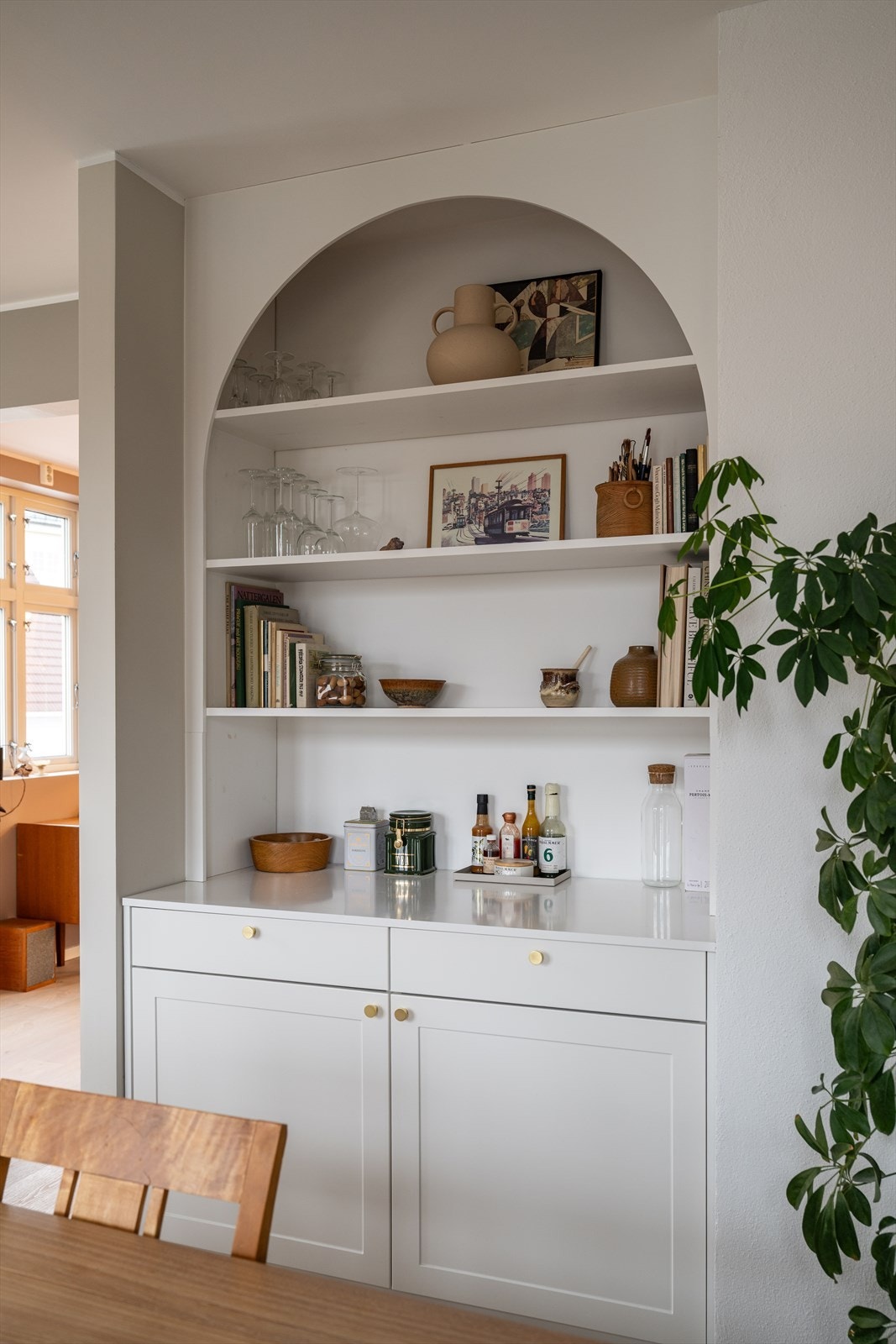 Lekker stedbygget nisje på kjøkken. En flott detalj som gir et eksklusivt uttrykk. Galleribilde