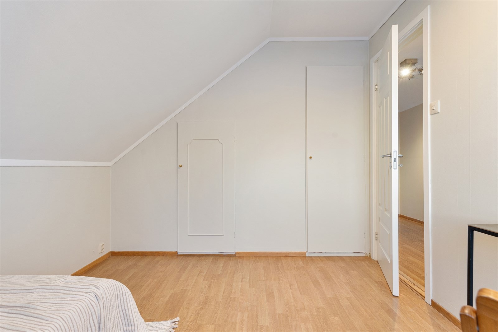 Godt med oppbevaring i kneloft. Galleribilde