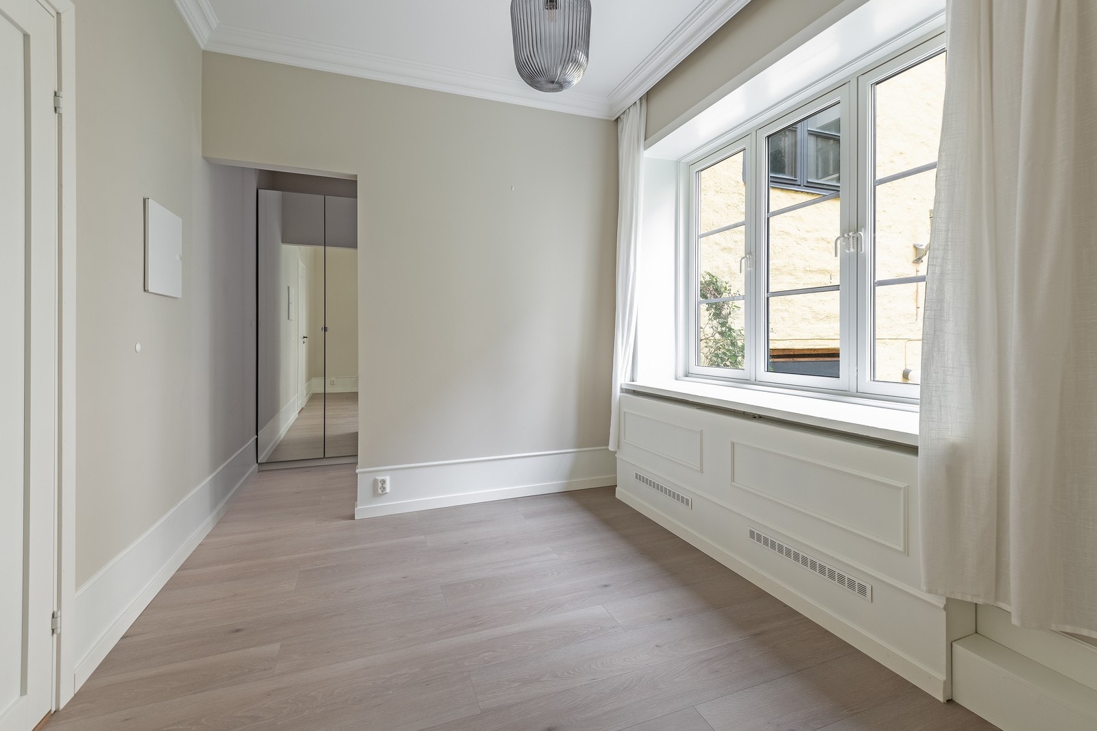 Hovedsoverom med walk-in garderobe Galleribilde